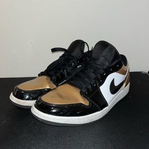Nike air Jordan 1 low gold toes size 11